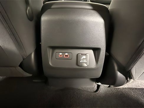 Used 2024 Nissan Frontier SV w/ Technology Package image 17