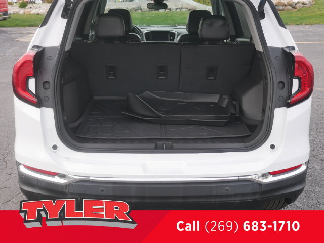 Used 2024 GMC Terrain SLT AWD/4WD image 17