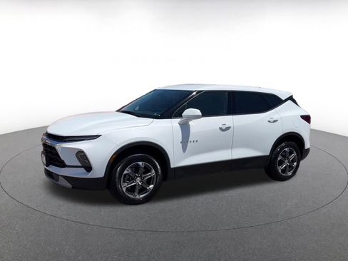 Used 2025 Chevrolet Blazer LT FWD image 9
