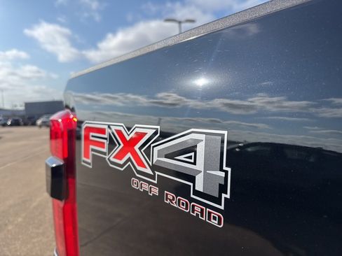 Used 2024 Ford F250 Platinum image 18