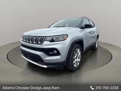 Used 2025 Jeep Compass Limited AWD/4WD image 3