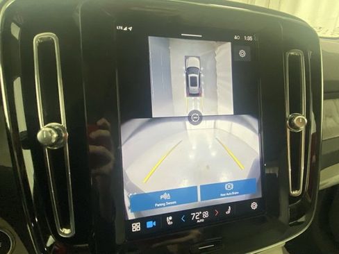 Used 2025 Volvo XC40 B5 Plus w/ Protection Package Premier image 25