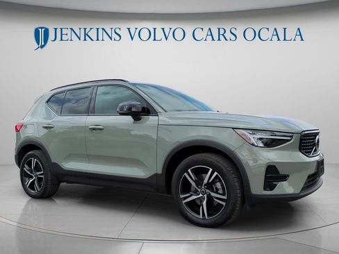 Certified 2024 Volvo XC40 B5 Core AWD/4WD image 1