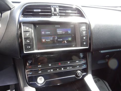 Used 2017 Jaguar F-PACE Premium AWD/4WD image 19