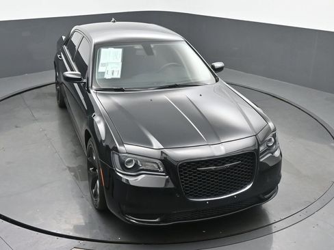 Used 2022 Chrysler 300 Touring w/ Sport Appearance Package RWD image 43