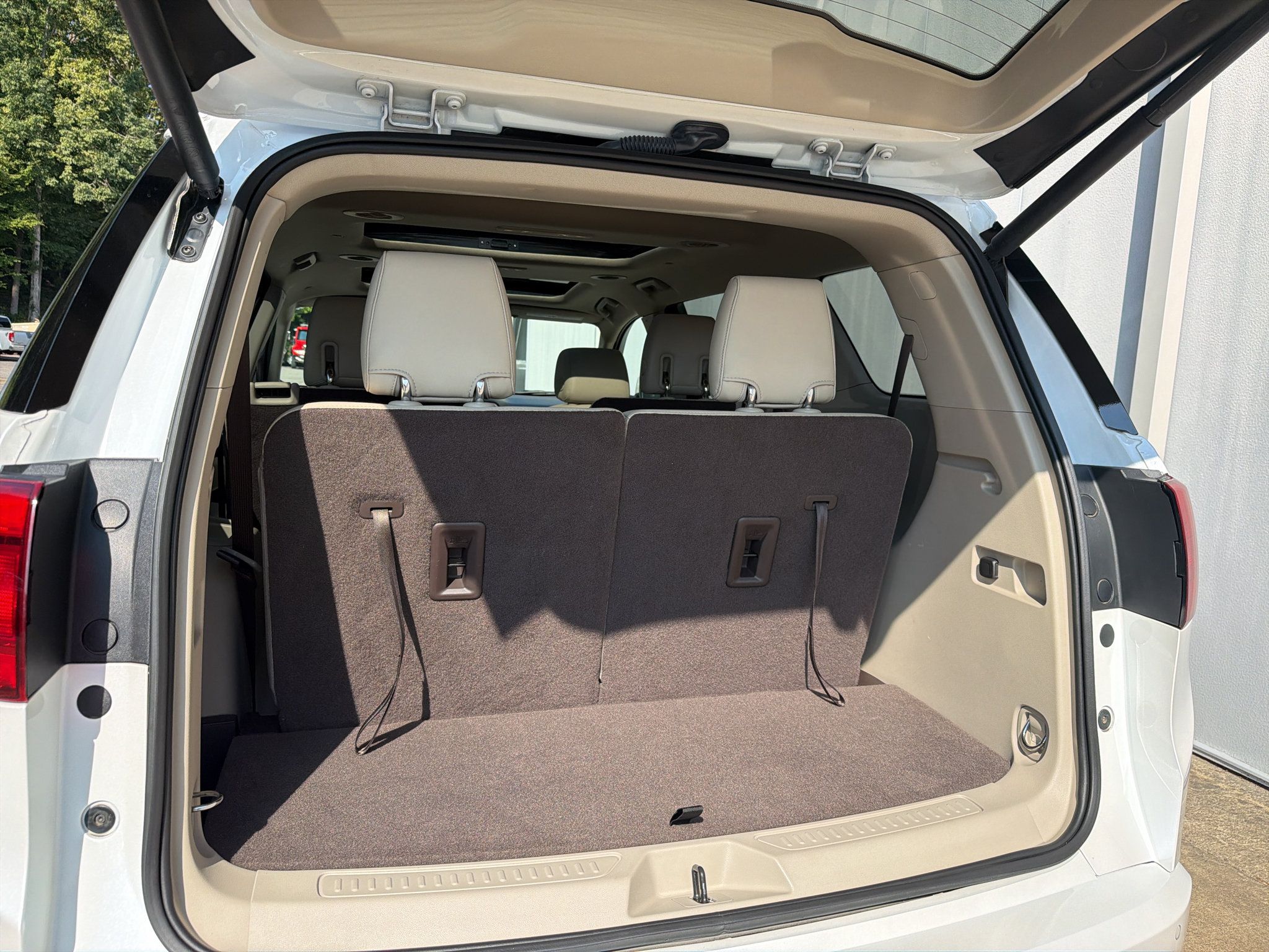 Used 2019 GMC Acadia Denali w/ Technology Package FWD image 16