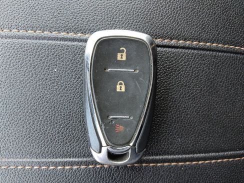 Used 2020 Chevrolet Traverse LS FWD image 32