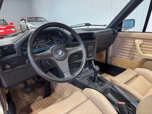 Used 1990 BMW 325i Convertible image 21