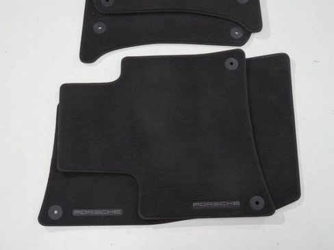 Used 2017 Porsche Cayenne Turbo AWD image 87