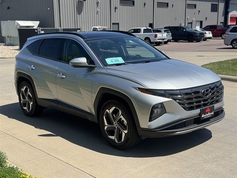 Used 2022 Hyundai Tucson Limited w/ Cargo Package AWD/4WD image 3
