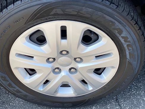 Used 2019 Dodge Grand Caravan SE image 22