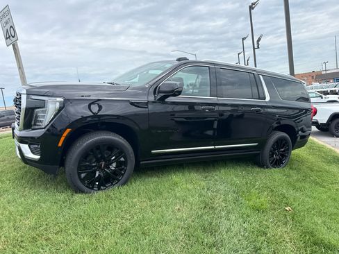 New 2026 GMC Yukon XL Denali w/ Sun & Power Step Package AWD/4WD image 5