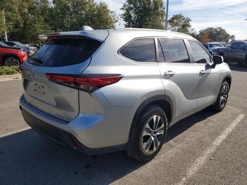 Used 2023 Toyota Highlander XLE image 4