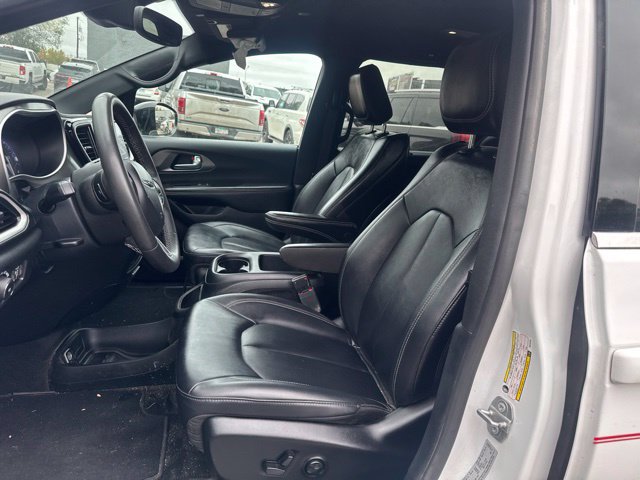 Used 2025 Chrysler Pacifica Select FWD image 13