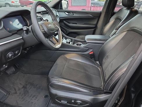 Certified 2024 Jeep Grand Cherokee L Laredo image 3