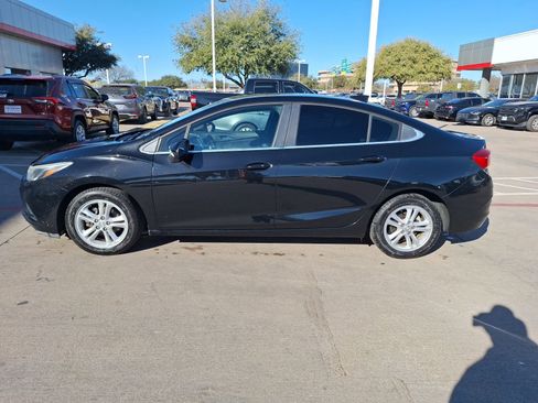 Used 2017 Chevrolet Cruze LT w/ Convenience Package image 3