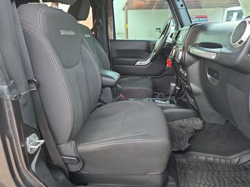 Used 2017 Jeep Wrangler Sahara w/ Connectivity Group image 25