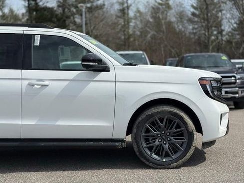 New 2026 Ford Expedition Max Platinum image 2