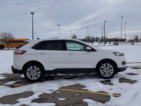 Used 2023 Ford Edge Titanium image 2
