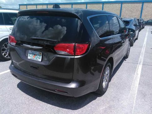 Used 2022 Chrysler Voyager LX FWD image 2