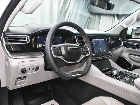 Used 2022 Jeep Wagoneer Series III w/ Premium Group I image 20