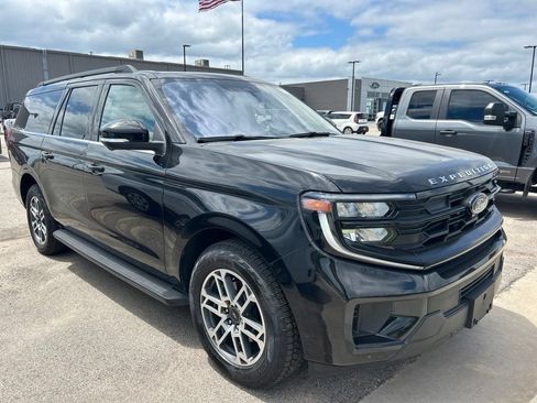 Used 2025 Ford Expedition Max Active AWD/4WD image 3