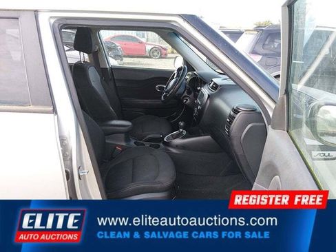 Used 2017 Kia Soul + image 9