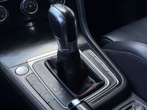 Used 2017 Volkswagen GTI SE FWD image 27