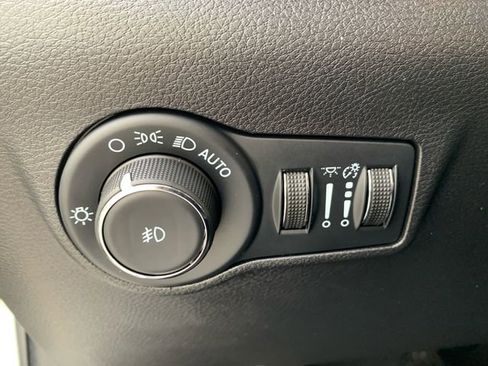 Used 2022 Jeep Compass Limited image 20