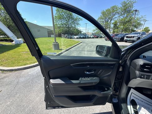 Used 2025 Honda Pilot Black Edition image 23