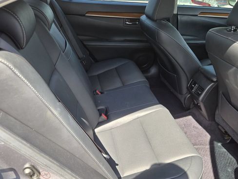 Used 2015 Lexus ES 300h w/ Premium Package w/Bamboo Trim FWD image 9