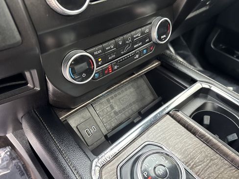 Used 2020 Ford Expedition Limited image 17
