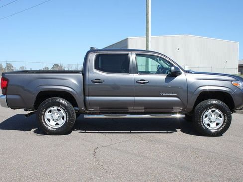 Used 2020 Toyota Tacoma SR5 image 18