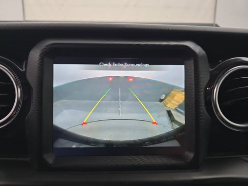 Used 2022 Jeep Wrangler Unlimited Sahara image 45