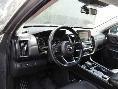 Used 2024 Nissan Pathfinder SV AWD/4WD image 14