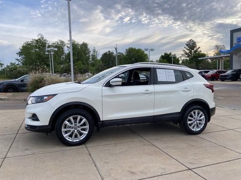 Used 2020 Nissan Rogue Sport SV image 6