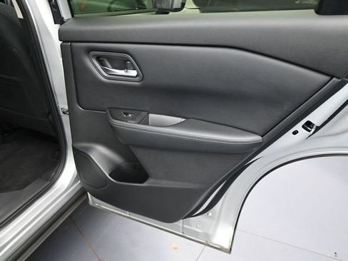 Used 2025 Nissan Rogue SV AWD/4WD image 33