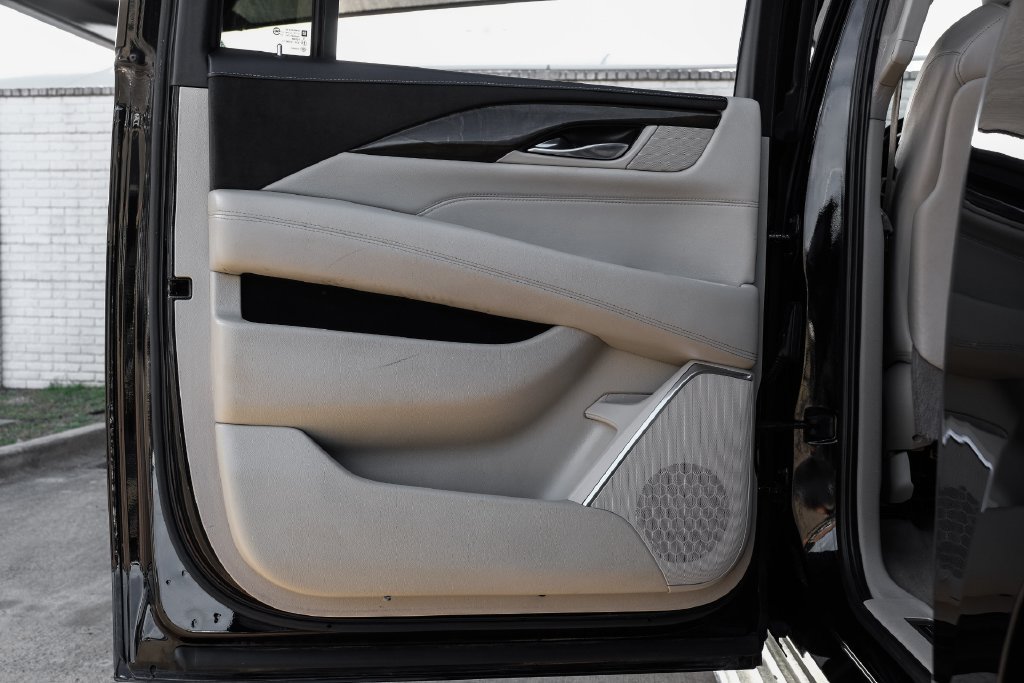 Used 2019 Cadillac Escalade ESV Luxury AWD/4WD image 55