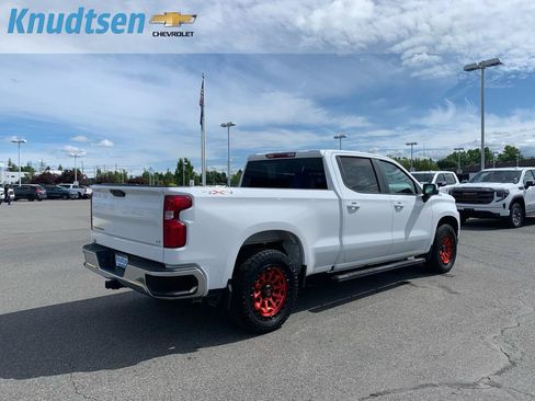 Used 2022 Chevrolet Silverado 1500 LT AWD/4WD image 7