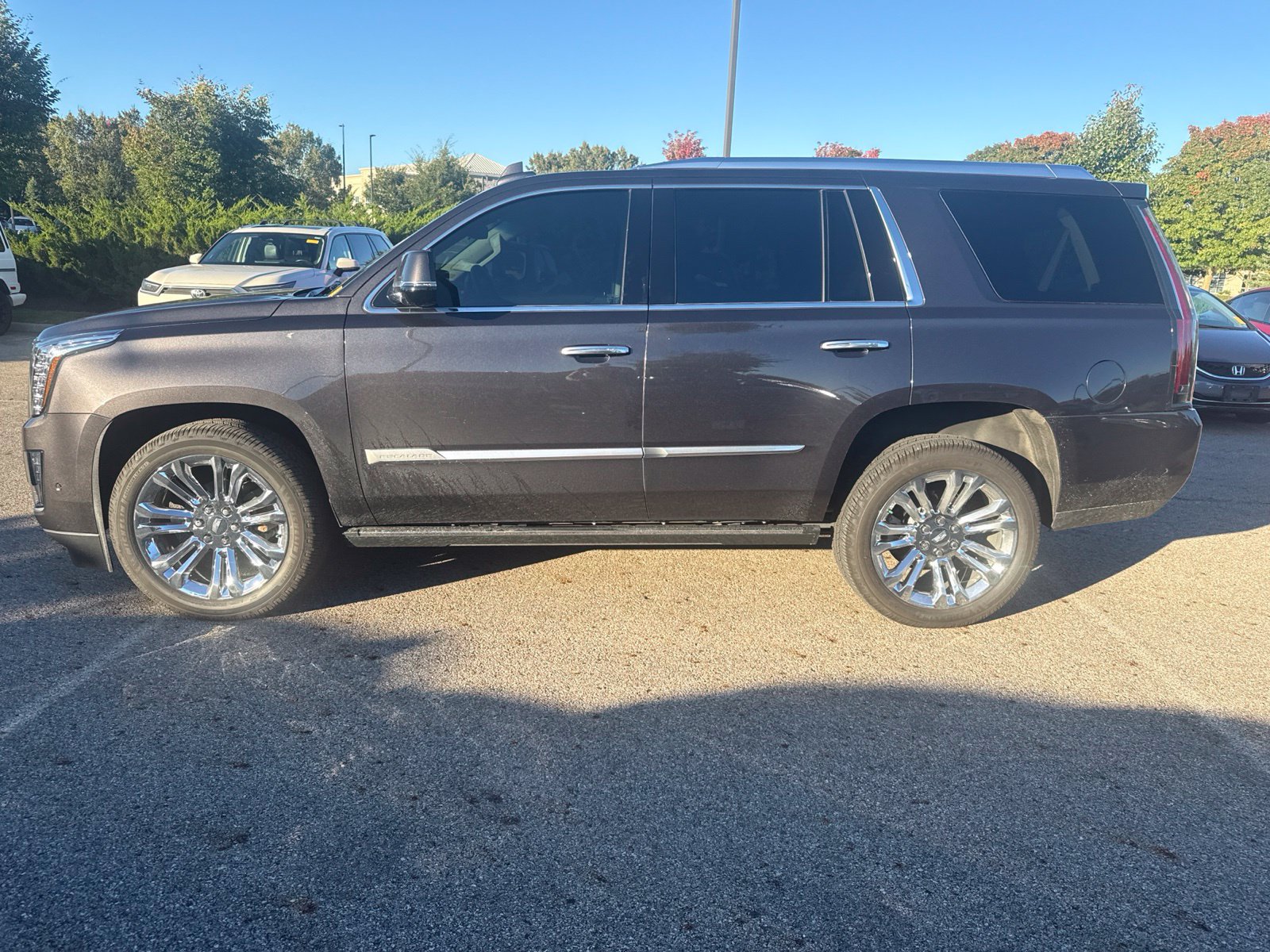 Used 2018 Cadillac Escalade Premium Luxury w/ LPO, Radiant Package AWD/4WD image 8