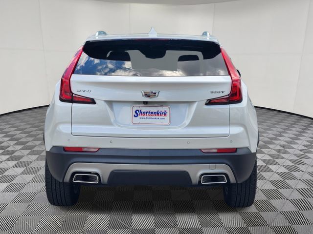 Used 2022 Cadillac XT4 Premium Luxury w/ Cold Weather Package FWD image 7