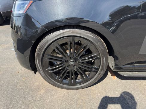 Certified 2024 Land Rover Range Rover SE image 25