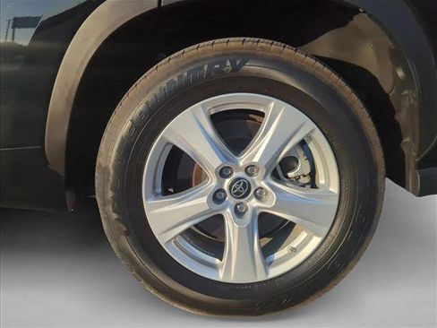 Used 2023 Toyota Highlander L FWD image 6