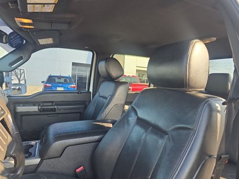 Used 2014 Ford F550 4x4 Crew Cab Super Duty w/ Lariat Interior Package image 19