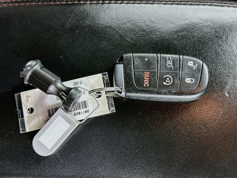 Used 2017 Dodge Durango R/T w/ Technology Group AWD/4WD image 36