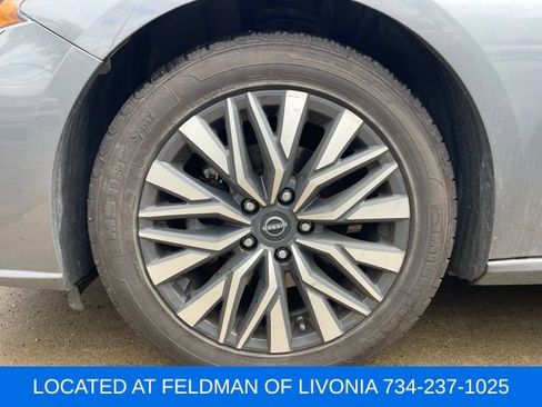 Used 2024 Nissan Altima 2.5 SV FWD image 5