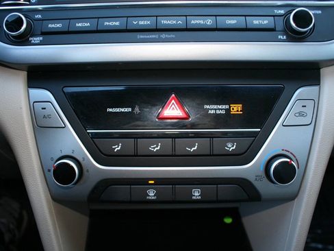 Used 2017 Hyundai Elantra SE image 14