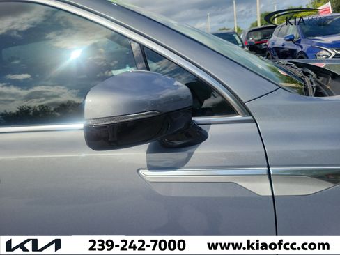 Certified 2025 Kia Sorento S w/ Panoramic Sunroof Package FWD image 8