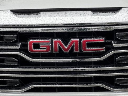 Used 2024 GMC Sierra 1500 SLT AWD/4WD image 46