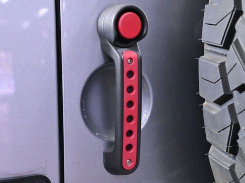 Used 2016 Jeep Wrangler Unlimited Sahara image 38